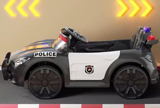 صورة سيارة أطفال مرسيدس دورية كهربائية